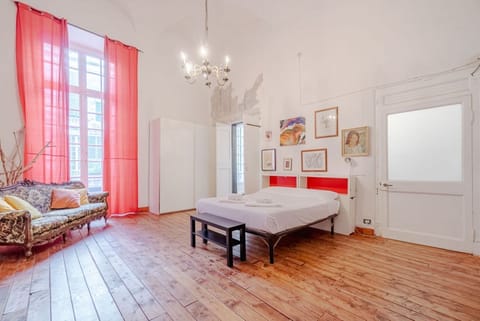 In the heart of Porto Antico, on Via San Luca, a stunning 200 sqm historic apartment in a 18th-century building. With 6-meter-high ceilings and elegant spaces, it accommodates up to 7 guests. Located in a lively pedestrian area full of history, shops, an Apartment in Genoa