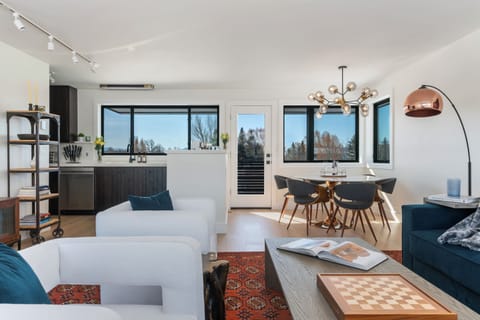 Open concept layout to maximize togetherness