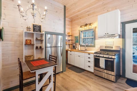 The Kitchen & Eating Area at Wading Bird Point Cottage