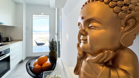 ONE7 Suite kitchen (3)