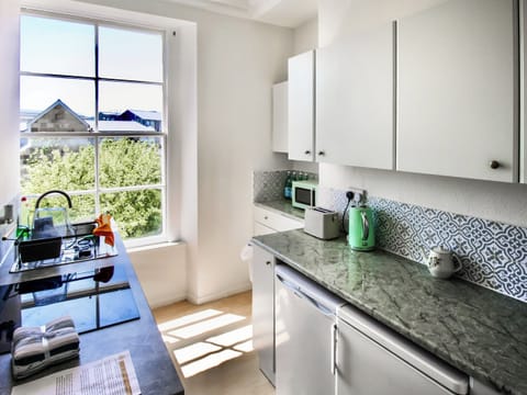 Bright kitchen with view of Green Park Station and Alexandra Park. | Fanny Nelson&rsquo;s Retreat, Bath
