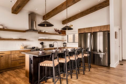 Large kitchen island - great for gathering around!