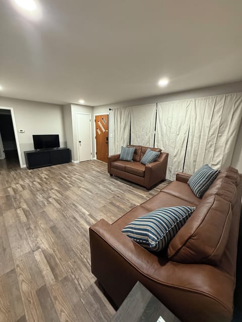 Living area with 2 couches, TV and WiFi.