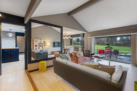 Welcome to Golfview Ranch. We hope we get to host you at this charming rental in the heart of Gresham. Please reach out with any questions.