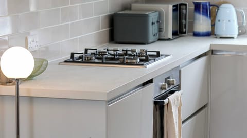 A fully functional stove that makes home-style cooking simple, whether you’re preparing quick meals or full dinners.