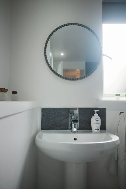 Everything you need for a convenient and comfortable bathroom experience.