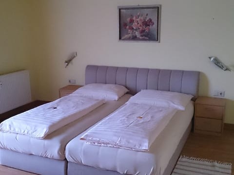 Apartment 5/6 - Seepension Smoley *** Bed and Breakfast in Villach