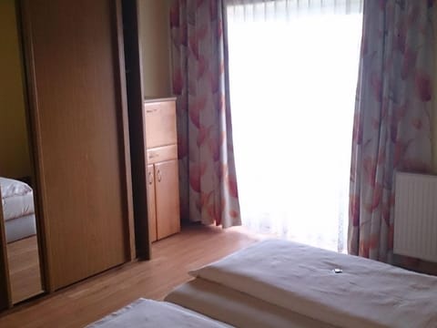 Apartment 5/6 - Seepension Smoley *** Bed and Breakfast in Villach