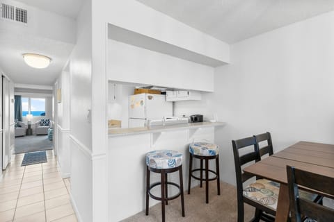 Kitchen with Breakfast Bar