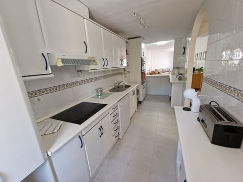 Fully Equipped Kitchen with dishwasher and washing machine