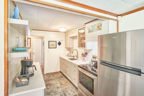 Full kitchen stocked with cookware, dishes, and utensils — everything you need to cook and dine with ease. 🍽️👩‍🍳