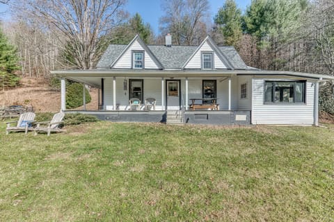 Relax on the wraparound porch, 99-year old renovated farmhouse without railing!