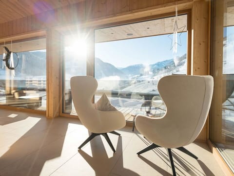 Wood, Interior Design, Furniture, Flooring, Floor, Wood Flooring, Ceiling, Chair, Hardwood, Living Room