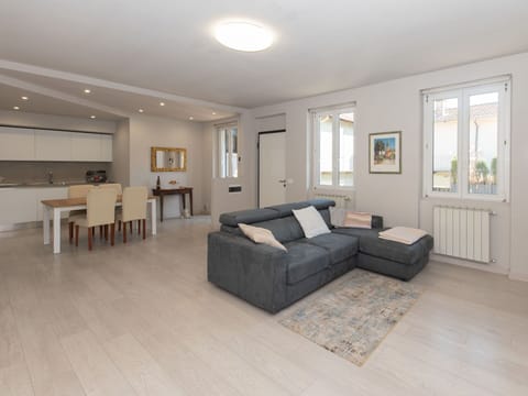 Watercraft, Boat, Apartment, Marina, Outdoor Furniture, Shade, Boats And Boating--Equipment And Supplies, Balcony, Resort, Dock