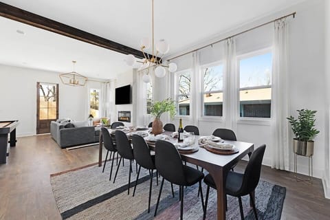 Overview of dining room open into the livng room