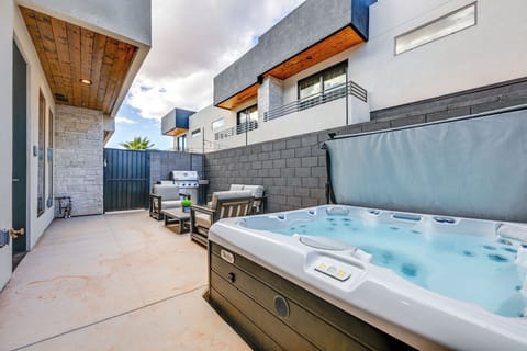 Hurricane Vacation Rental | 3BR | 3.5BA | 2,123 Sq Ft | Step-Free Entry