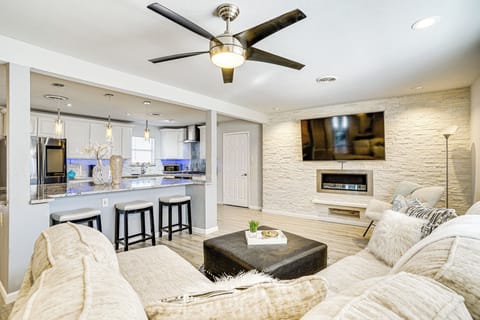 Hurst Vacation Rental | 3BR | 2BA | 2 Steps Required | 1,500 Sq Ft