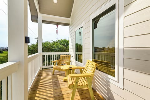 Crystal Beach Vacation Rental | 3BR | 2BA | 1,331 Sq Ft | 2 Flights of Stairs