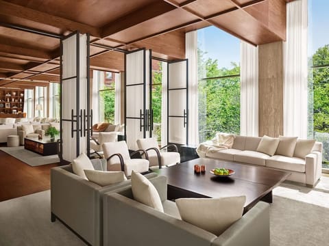 Lobby lounge