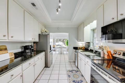 Kitchen | Stove/Oven