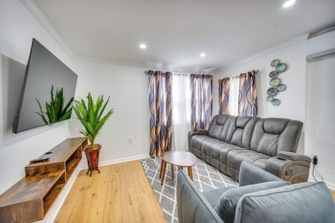 Norfolk Vacation Rental | 1BR | 1BA | 350 Sq Ft | Stairs Required