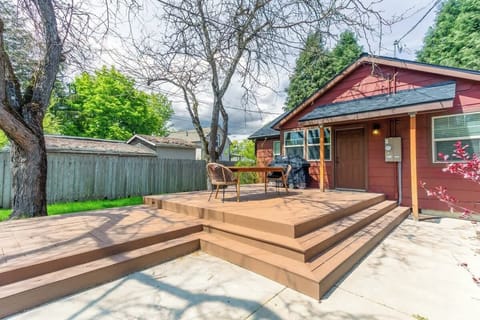 Back deck area with outdoor dining and bbq