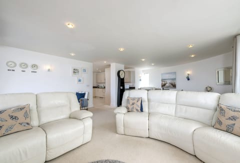 2 Bolowthas Court, Newquay: Plenty of space for the whole family to unwind after the day's adventures