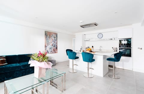 28â€¯Cliffâ€¯Edge in Newquay. Stay connected whether cooking, eating or relaxing