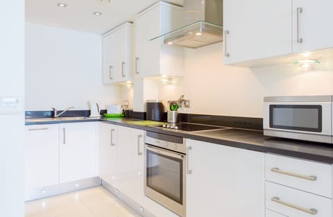 28 Rocklands, Newquay:  You'll find the sleek kitchen superbly equipped with all the essentials