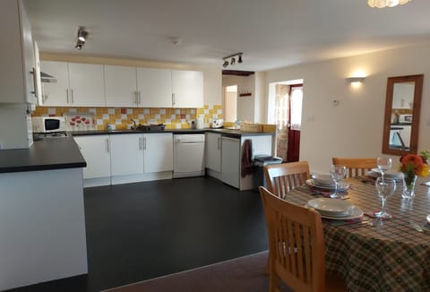 Tawny Owl, Newquay: Plenty of space to prepare delicious family meals