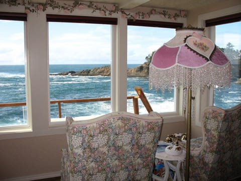 An-Ocean-Paradise-Whales-Rendezvous-B26B-0152B6-1920w