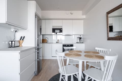The fully equipped kitchen has everything you need for cooking – including a stove, oven, microwave, refrigerator, dishwasher, and a wide selection of utensils and tableware. Perfect for anything from quick breakfasts to home-cooked dinners.