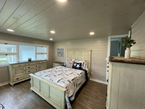 Riverside 3BR Retreat | Tranquil & Family-Friendly Apartment in Indian River