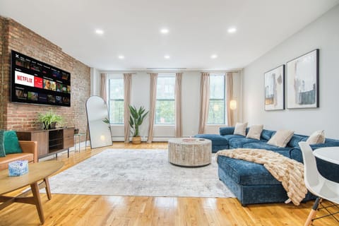 Spacious Livingroom