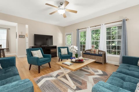 *NEW* Cozy Haven|10 min to DTW & BILTMORE House in Swannanoa