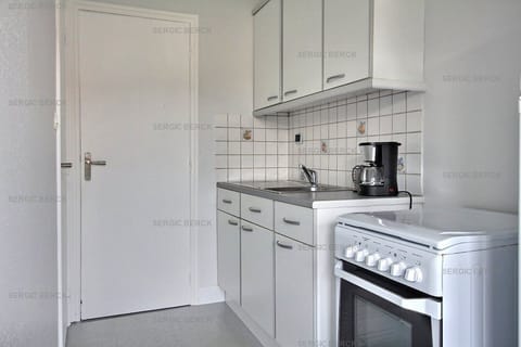 8 minutes from the beach, comfortable 4-person studio on ground floor, private parking. Apartment in Berck