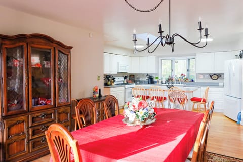 Meals with a View – Gather around the table with gorgeous lake scenery.