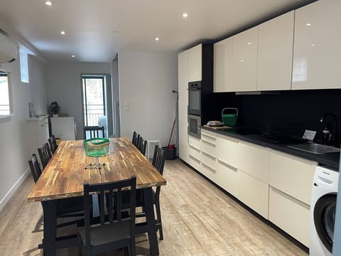 kitchen 1, washing machine, dining table