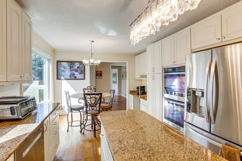 Kitchen | Trash Bags/Paper Towels | 1st Floor