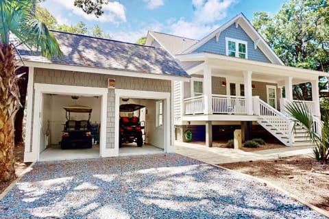 Brand new home with 2 car garage for carts