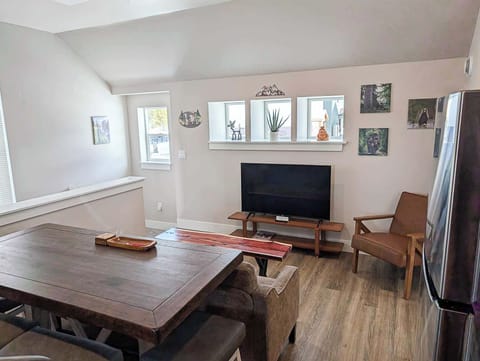 dining table/living room