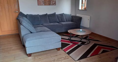 WoodWaltonLoungeNEW
