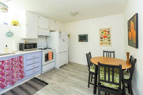 Fully stocked kitchen and dining room