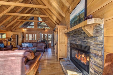 Black Bear Lodge's cozy living area