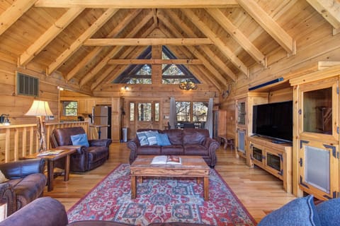 Black Bear Lodge's cozy living area