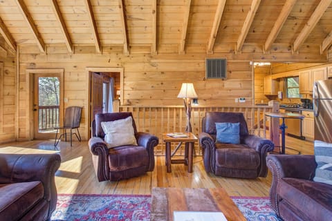 Black Bear Lodge's cozy living area