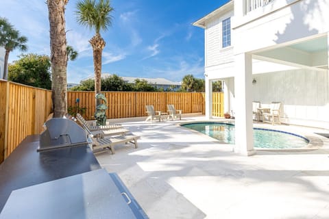 New Pool Deck with Outdoor Grill and Grittle!