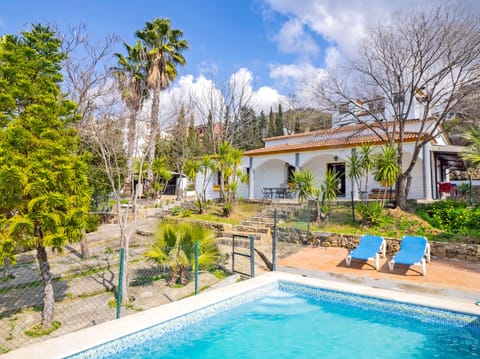 Rural house with swimming pool for 15 people