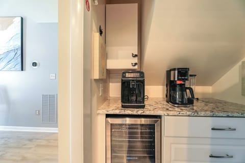 Coffee Bar | Single-Serve Coffee/Espresso Maker | Drip/Single-Serve Coffee Maker