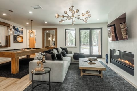Living Room, Flatscreen TV, Gas Fireplace, Pool Table